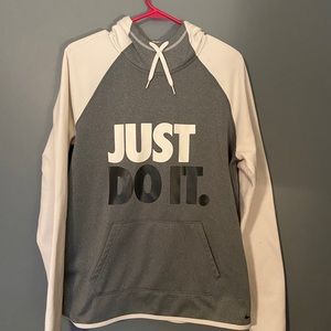 Nike Women’s Swearshirt